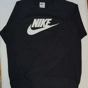 Nike Sports Wear Club Fleece Black/White Crewneck Sweatshirt - Size Small
